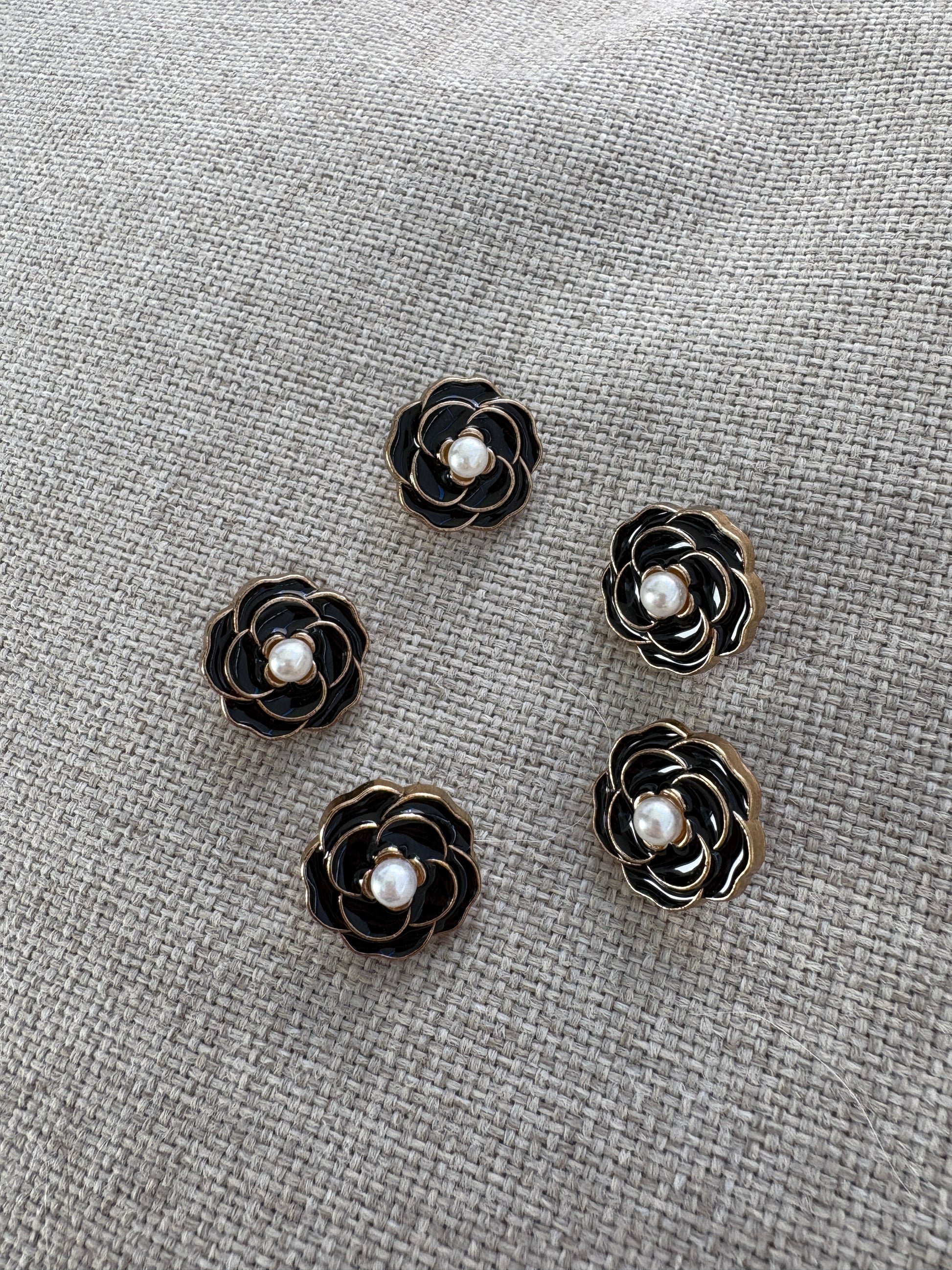 knapp - sort kamelia