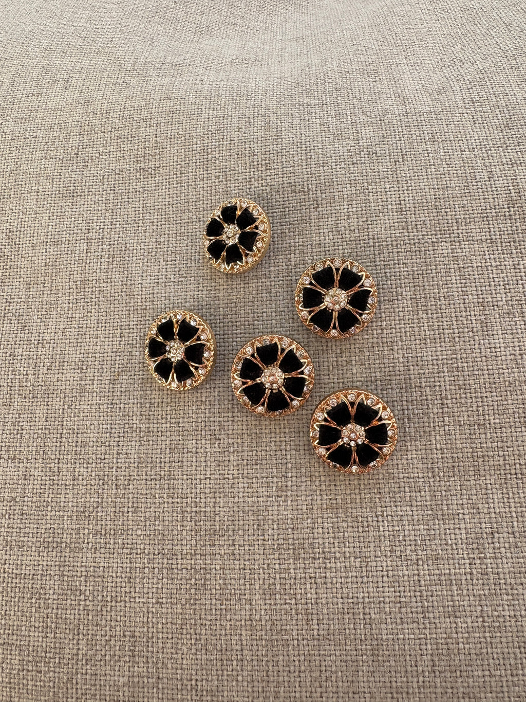 knapp - sort fløyel blomst