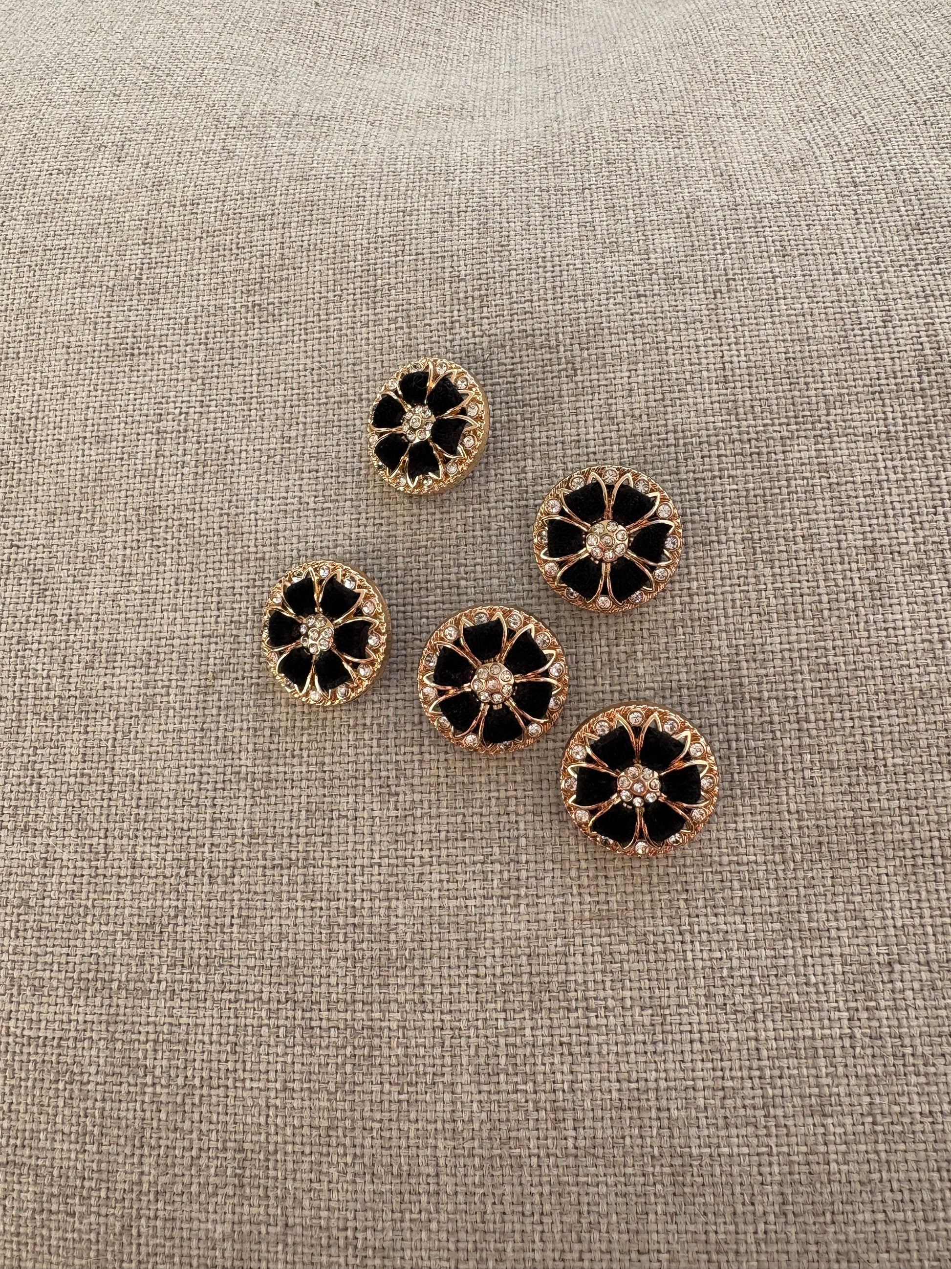 knapp - sort fløyel blomst