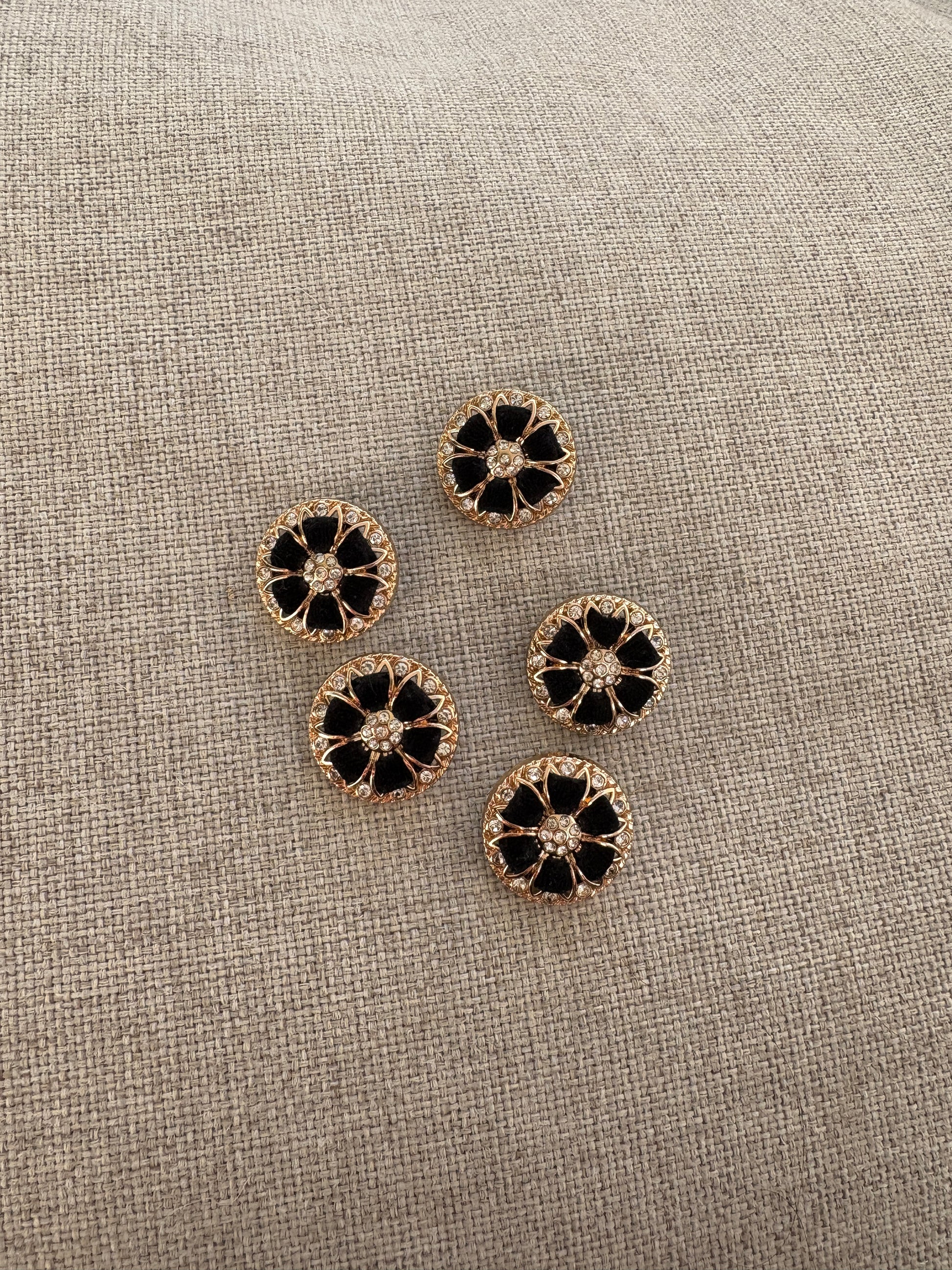 knapp - sort fløyel blomst