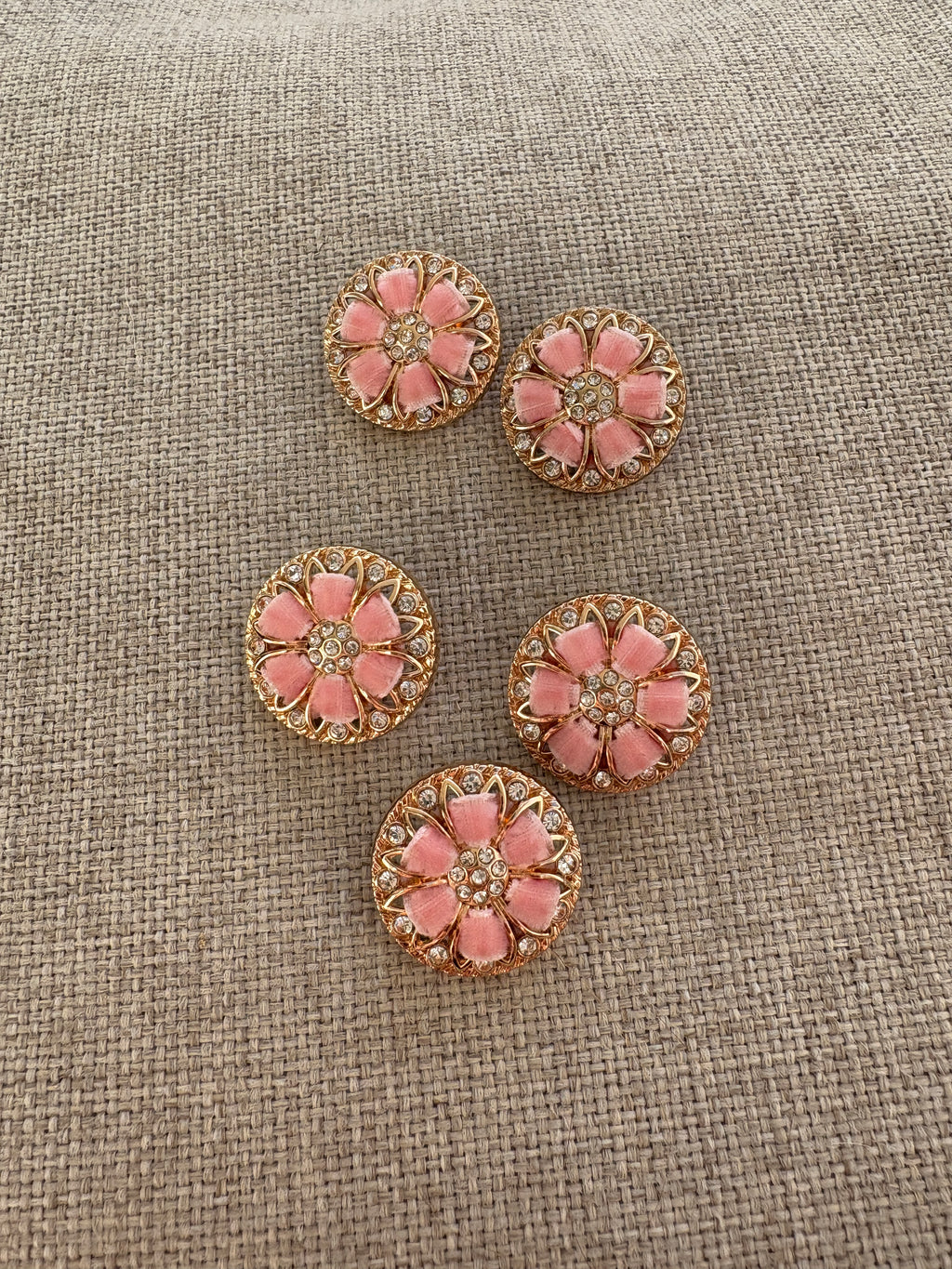 knapp - rosa fløyel blomst