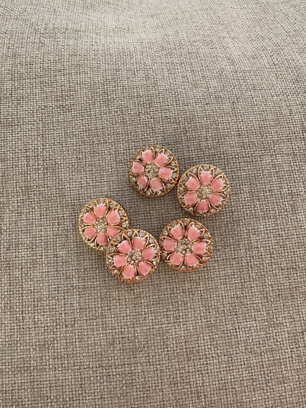 knapp - rosa fløyel blomst