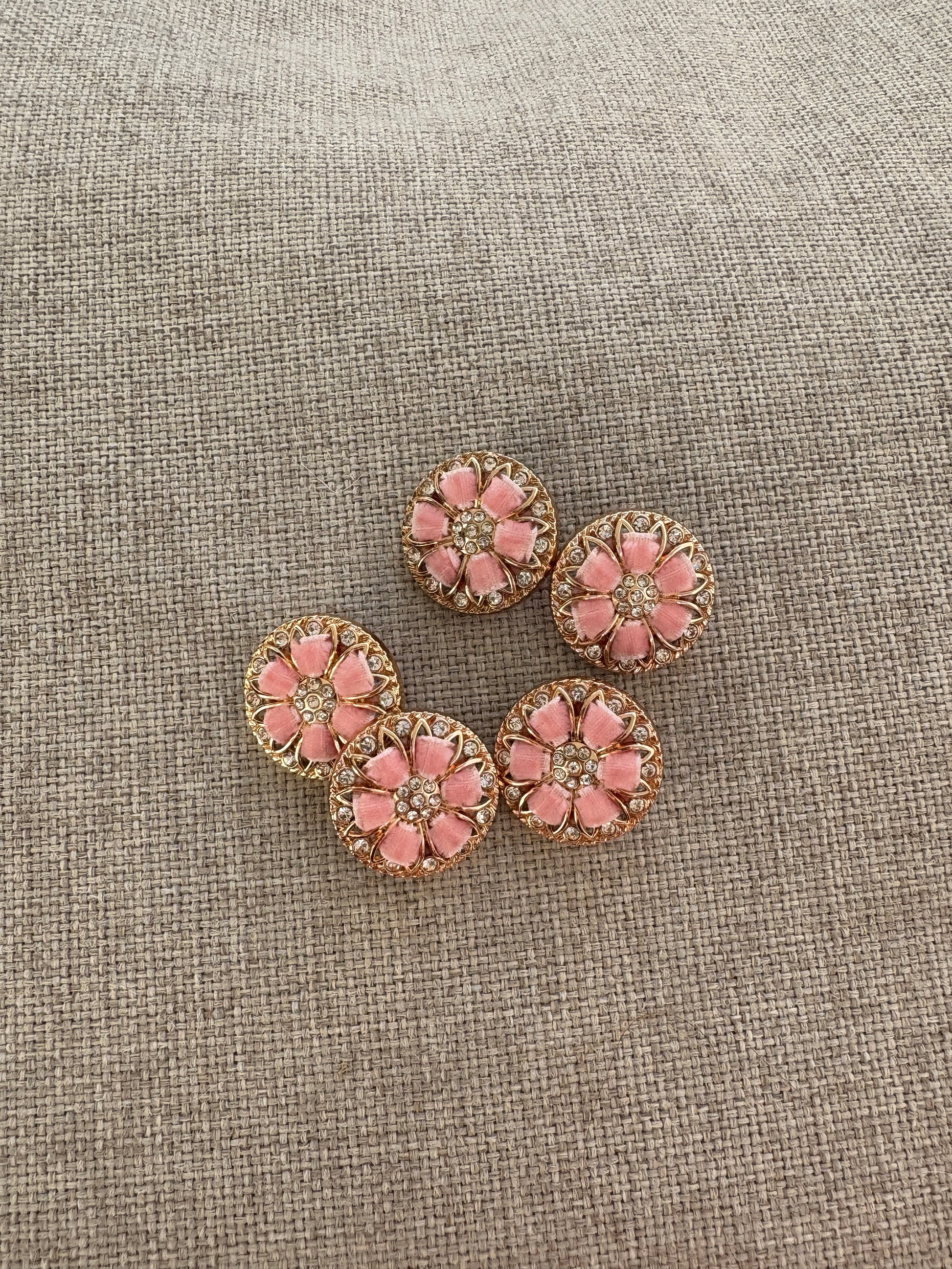 knapp - rosa fløyel blomst