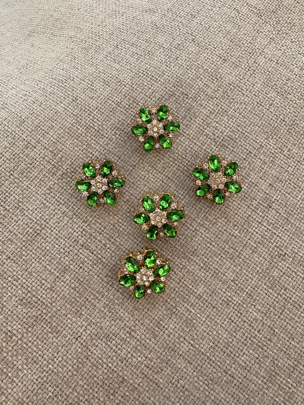 knapp - grønn blomst