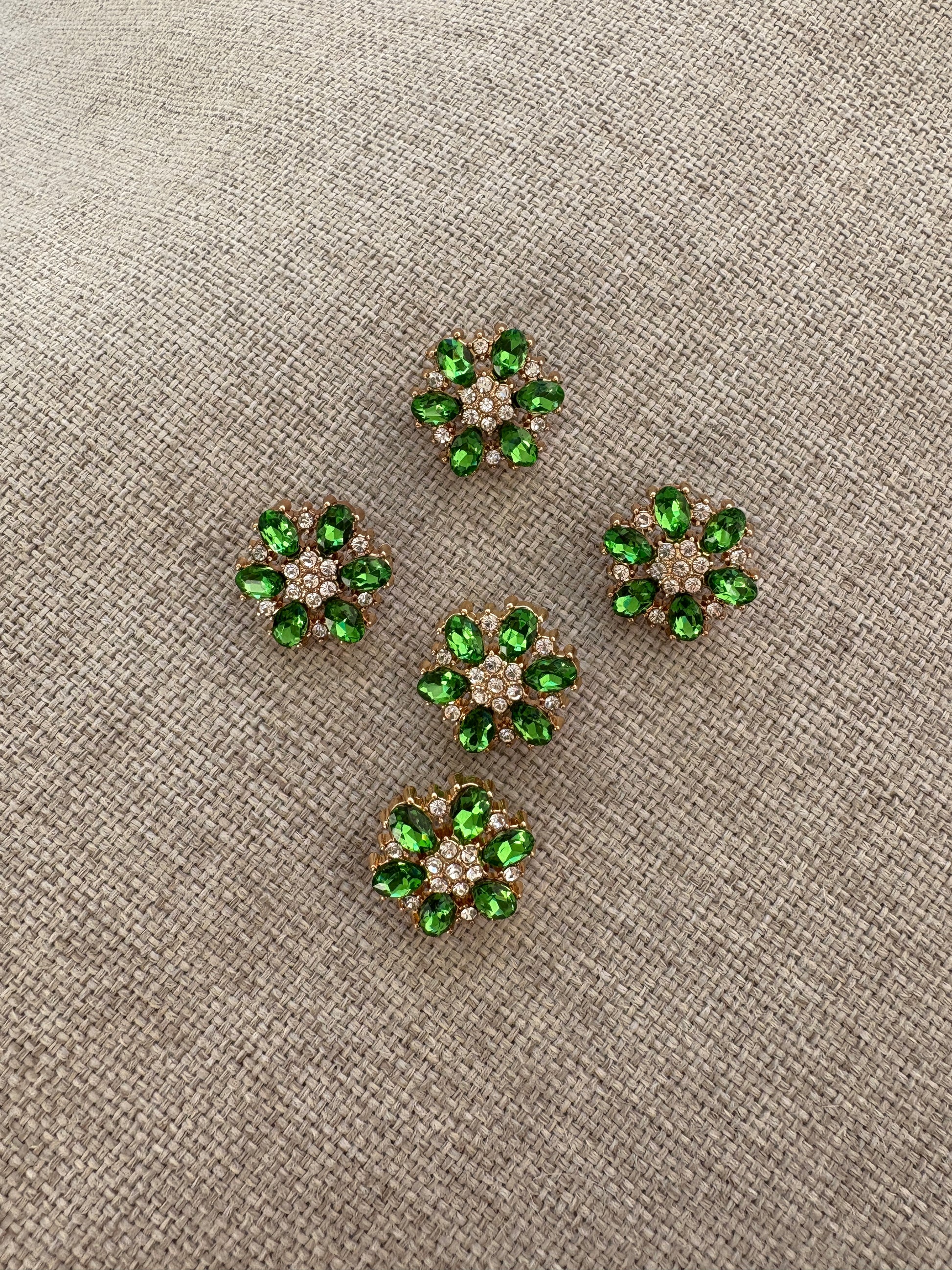 knapp - grønn blomst